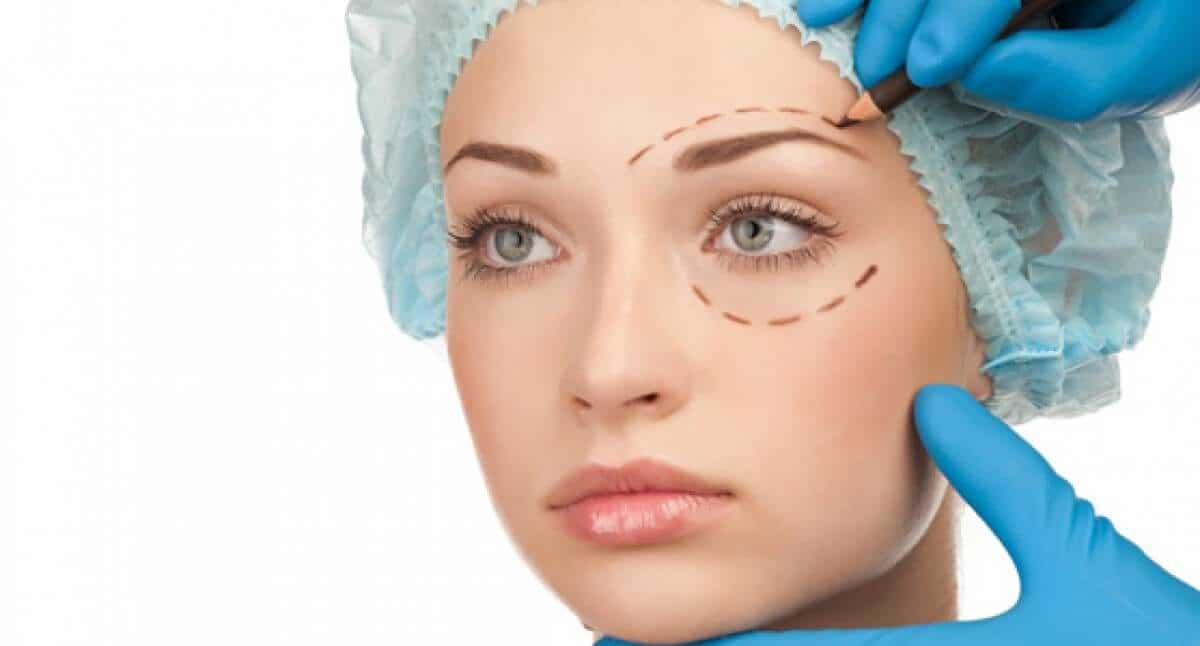 plastic surgeon for eyes