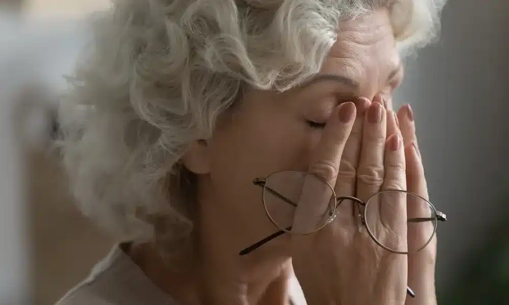 can cataracts cause headaches