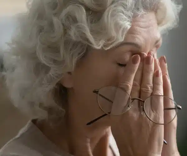 can cataracts cause headaches